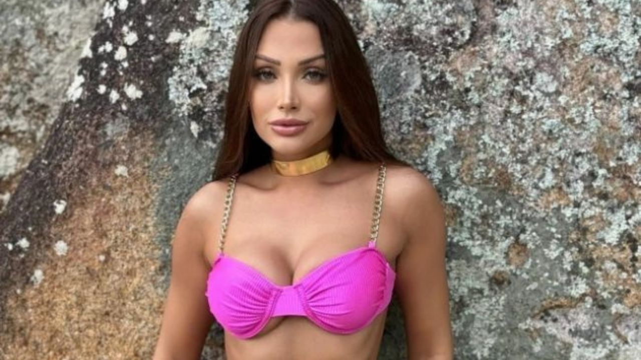 Biquíni meia taça que valoriza o colo com elegância e estrutura