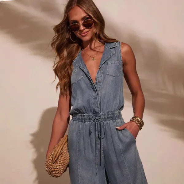 Macacão Jeans Feminino Sem Mangas com Cordão e Bolsos
