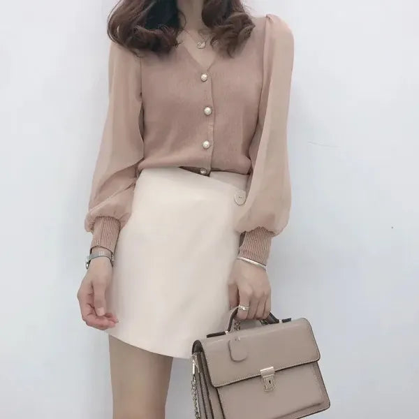 Blusa Feminina Manga Longa com Renda e Botões Look Casual Elegante