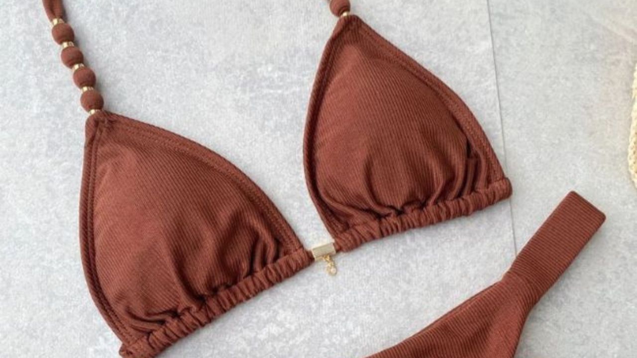 O biquíni marrom é o novo neutro da moda praia