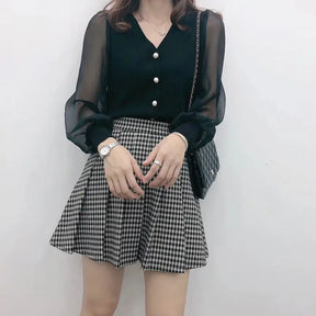 Blusa Feminina Manga Longa com Renda e Botões Look Casual Elegante