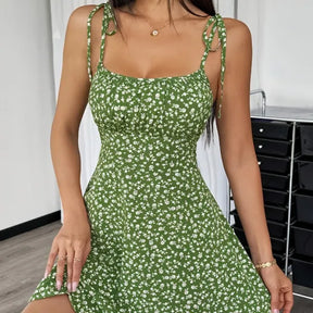 Vestido Curto Floral Espaguete — Moda Verão Sofisticada