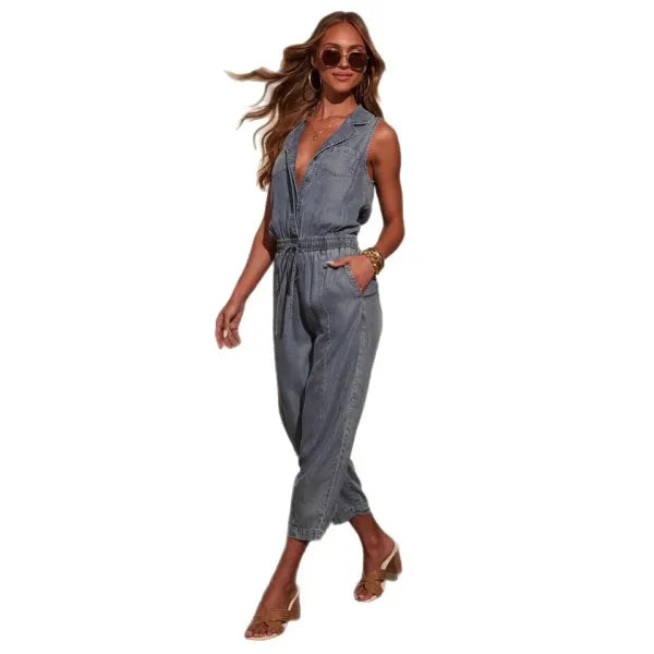 Macacão Jeans Feminino Sem Mangas com Cordão e Bolsos