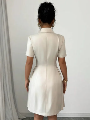 Vestido Midi Luxuoso Gola Entalhada Abotoamento Duplo