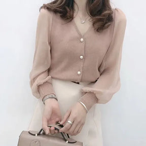Blusa Feminina Manga Longa com Renda e Botões Look Casual Elegante