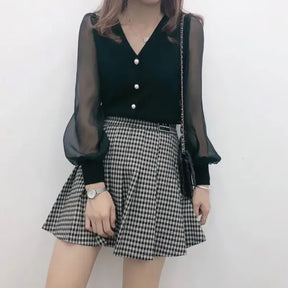 Blusa Feminina Manga Longa com Renda e Botões Look Casual Elegante