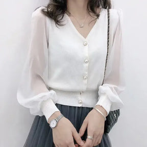 Blusa Feminina Manga Longa com Renda e Botões Look Casual Elegante