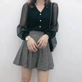 Blusa Feminina Manga Longa com Renda e Botões Look Casual Elegante
