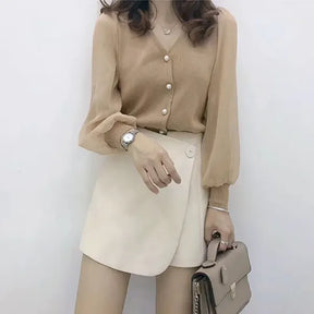 Blusa Feminina Manga Longa com Renda e Botões Look Casual Elegante