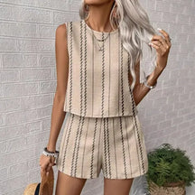 Conjunto Feminino Colete e Shorts Listrado Look Casual Elegante