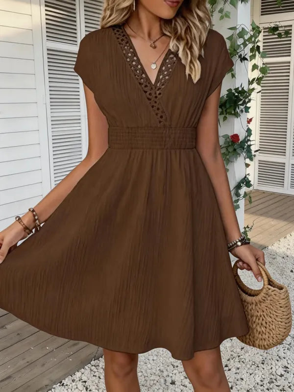 Vestido de Renda Francesa Cintura Marcada Manga Bufante Look Elegante