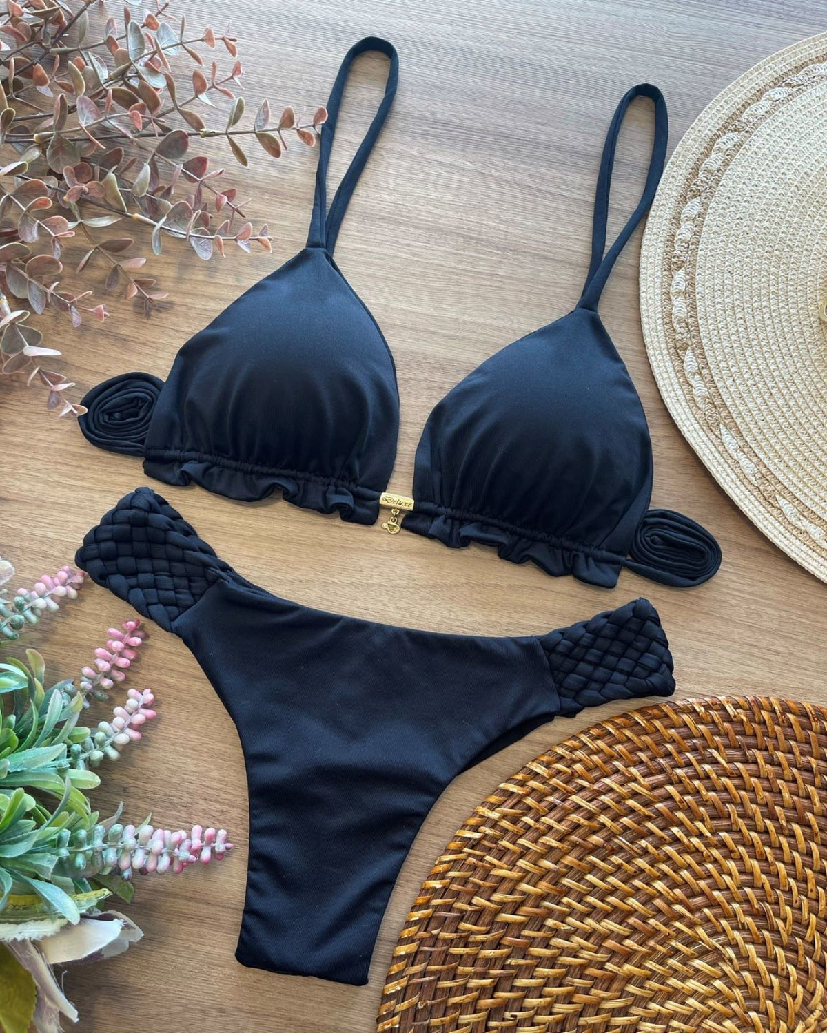 Biquíni com Saída de Praia - Preto com Liso Preto